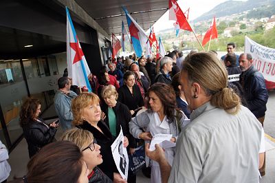 2016 04 27 ProtestaCIGsanidadePublicaCunqueiroVigo04.JPG